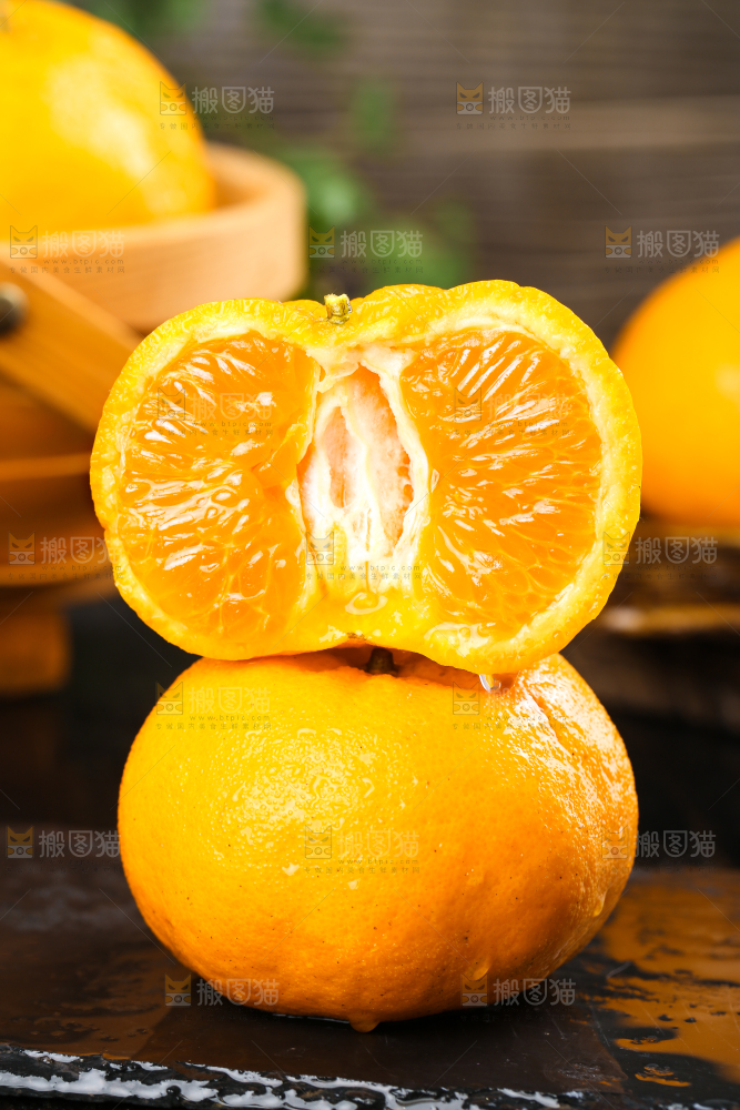 黑石板上的椪柑橘