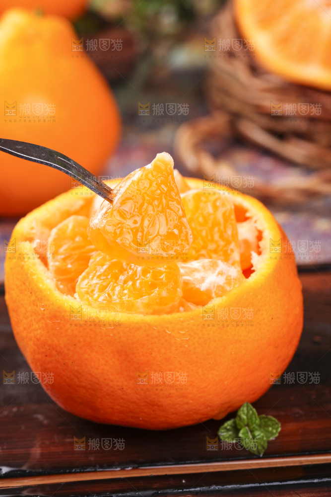 叉子叉着耙耙柑果肉