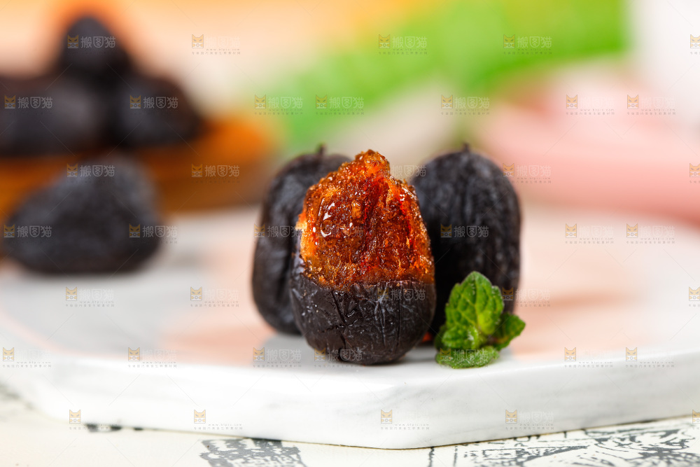 浅底上的黑枣