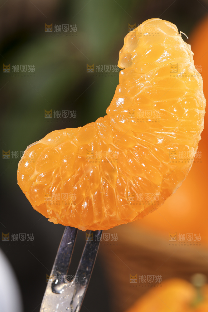 叉子叉着耙耙柑果肉
