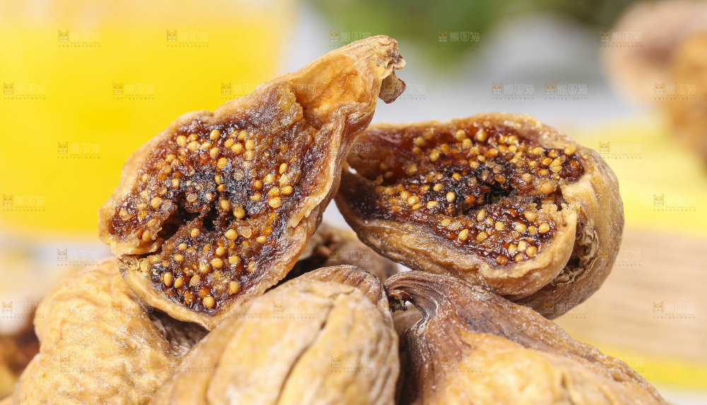 白格子底上的干无花果
