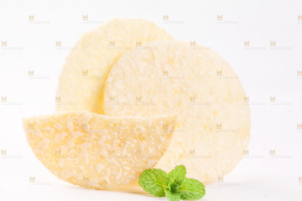 白底上放着米饼