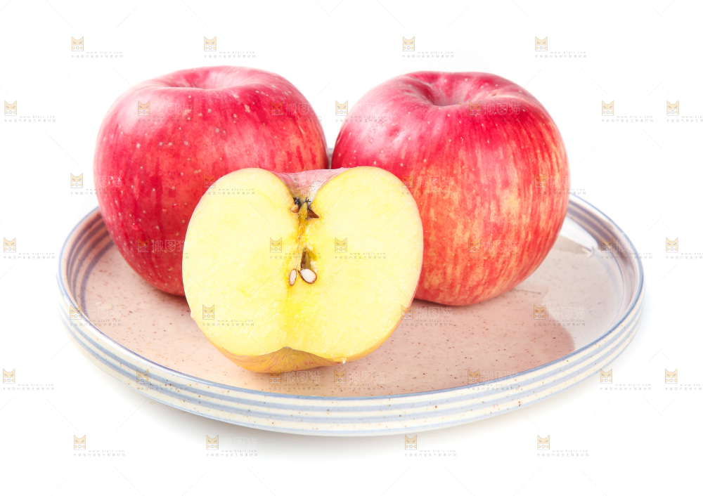 盘子里放着苹果