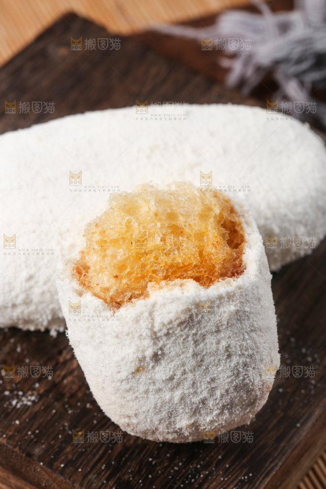木底上放着雪枣
