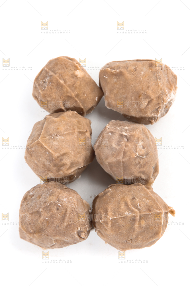 白底上的牛筋丸