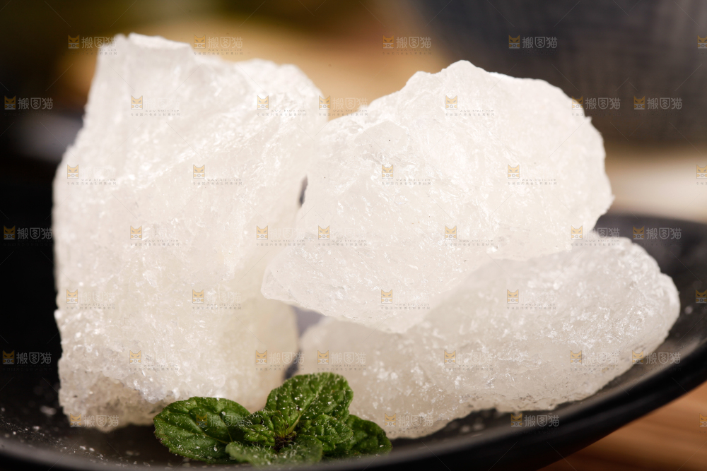 盘子里装着多晶冰糖
