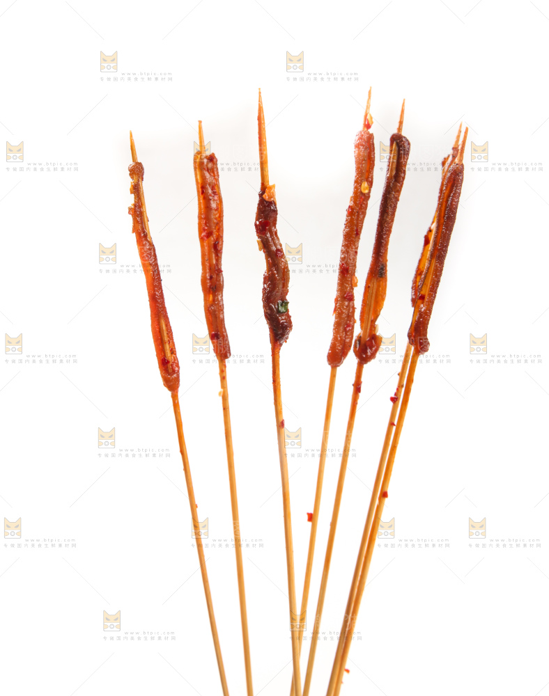 白底上放着鸭肠串