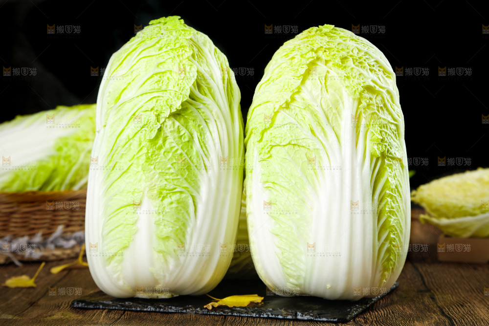 木底上的大白菜