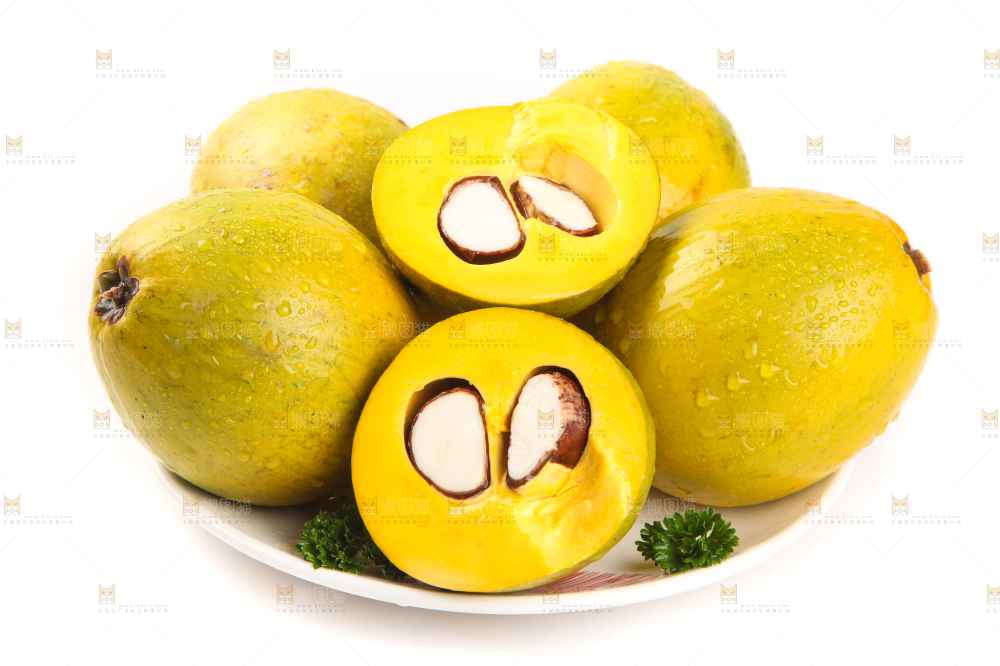 白底上的新鲜鸡蛋果