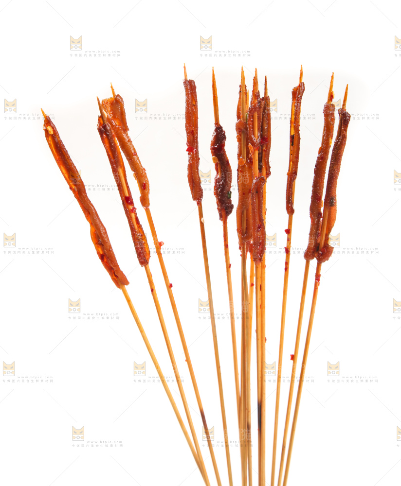 白底上放着鸭肠串