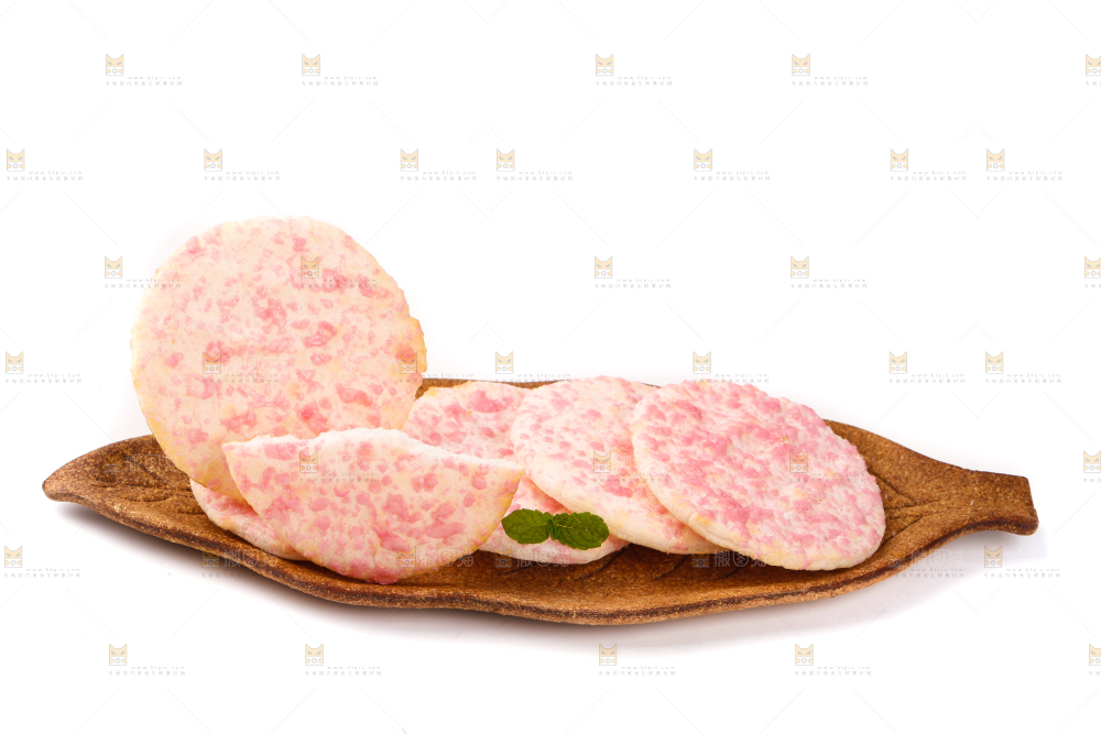 盘子里装着雪饼
