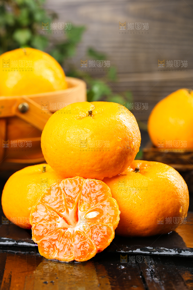 黑石板上的椪柑橘