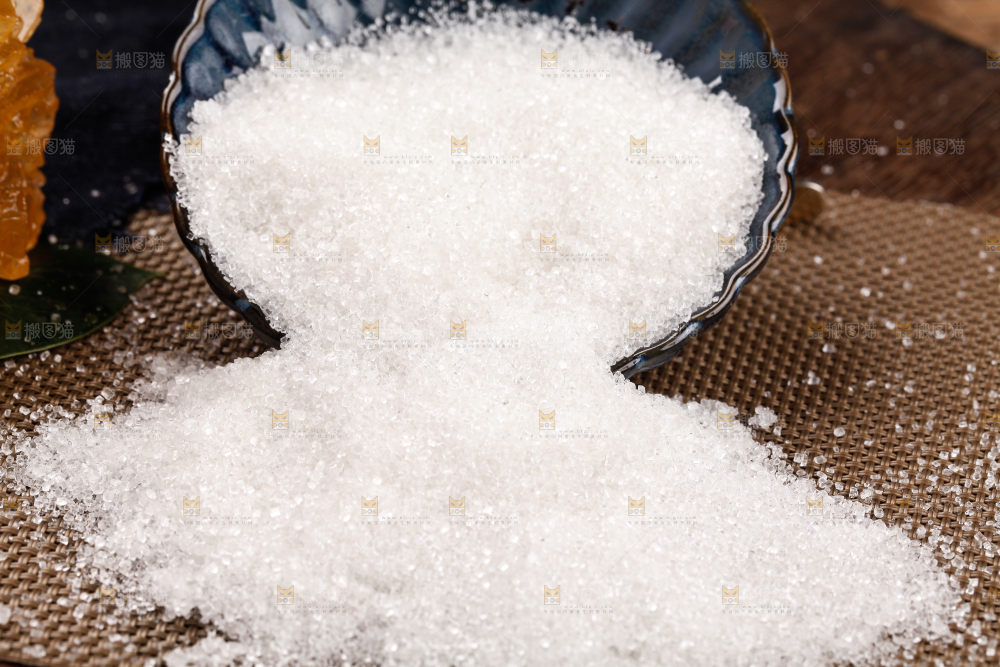 碟子里装着白砂糖