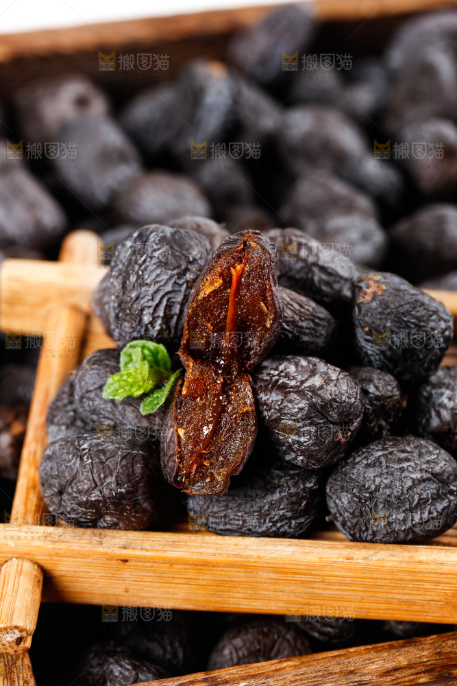 浅底上的黑枣