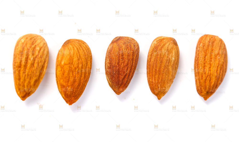 白底上的巴旦木