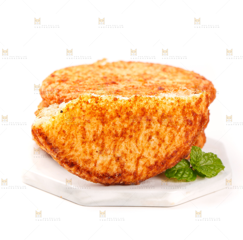 碟子上放着酱油饼