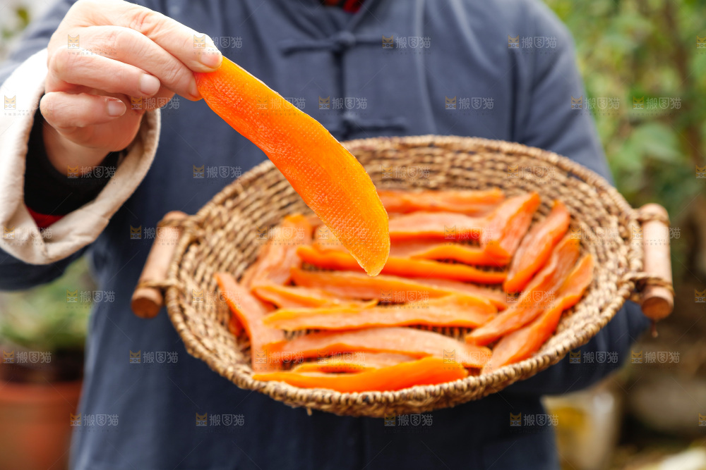 手拿一筐红薯条
