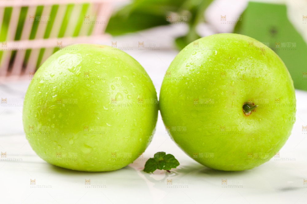 石板上的牛奶大青枣