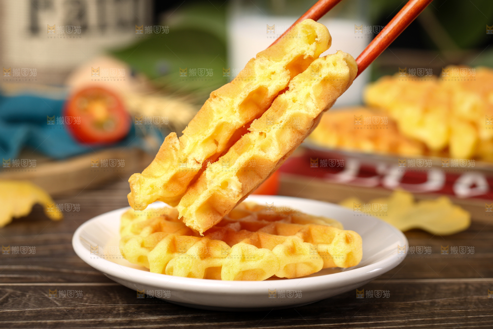 筷子夹着华夫饼