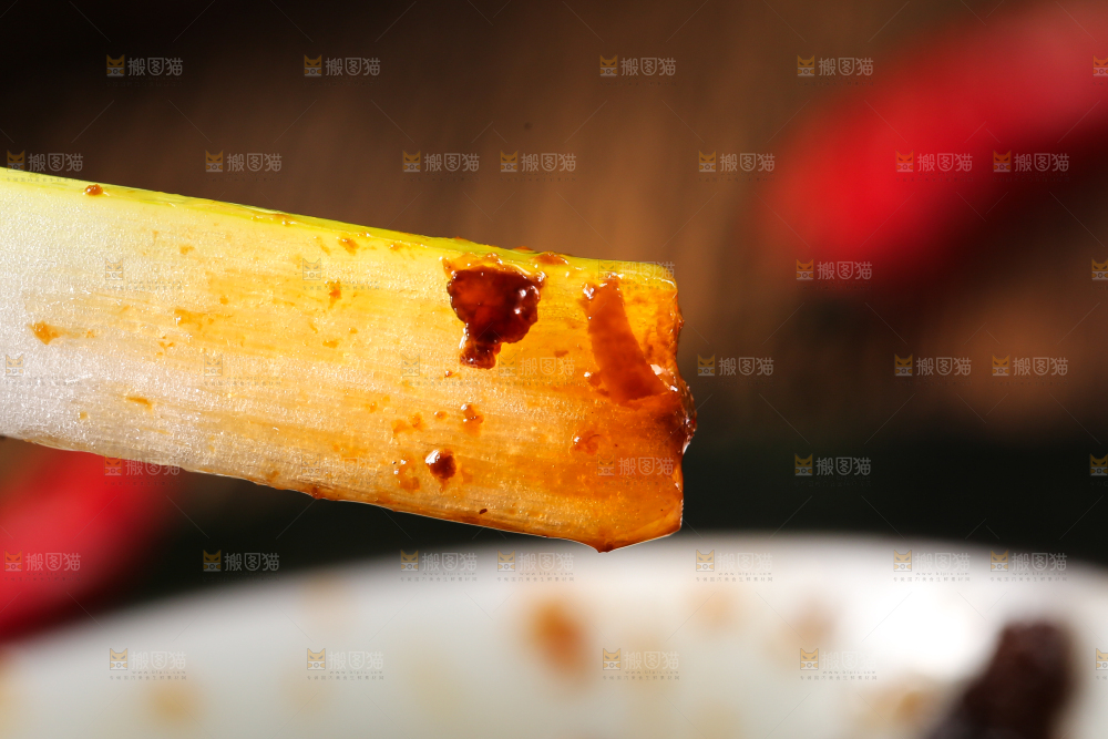 蘸酱的大葱