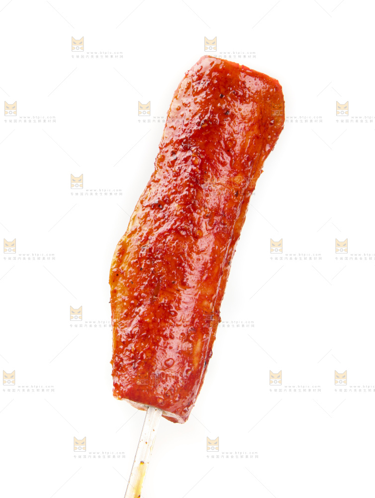 白底上的烤肠串