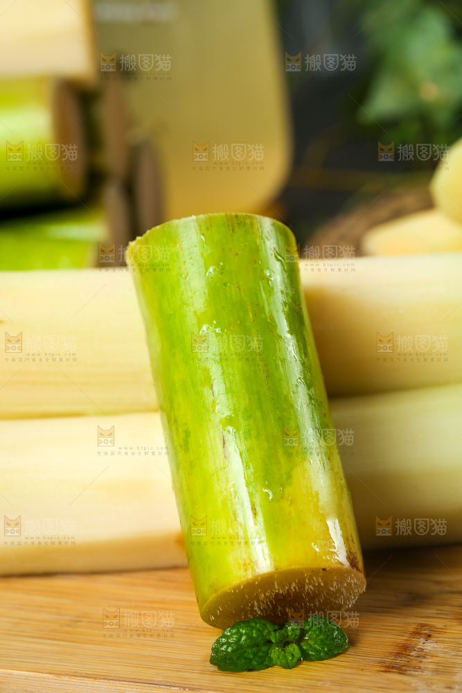 木底上的青皮甘蔗