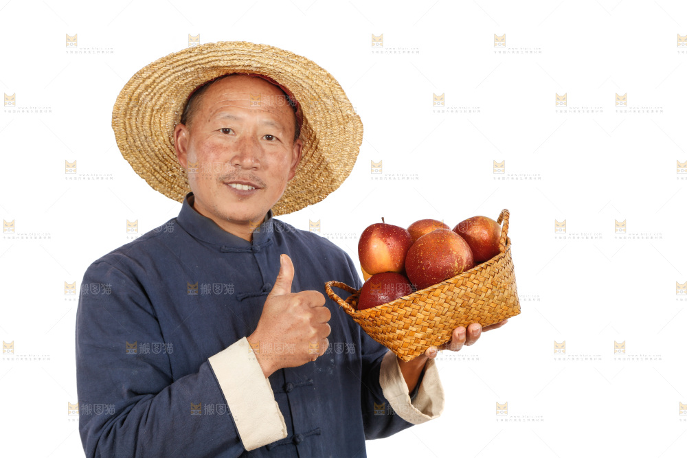 农民手里端着一篮丑苹果