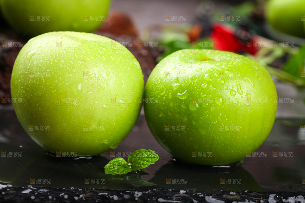黑底上的牛奶大青枣