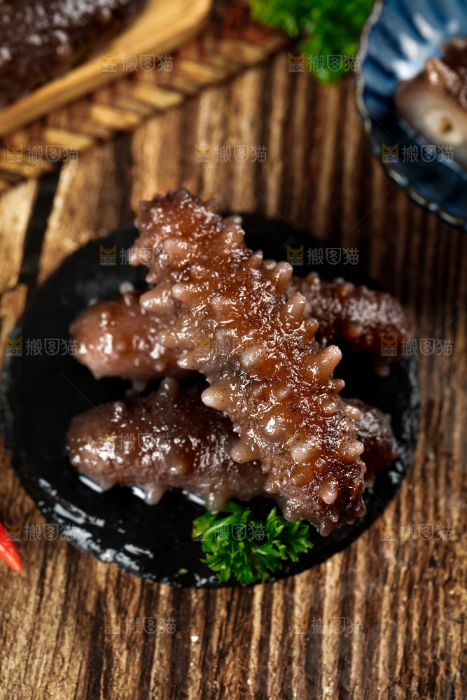 黑石板上的海参