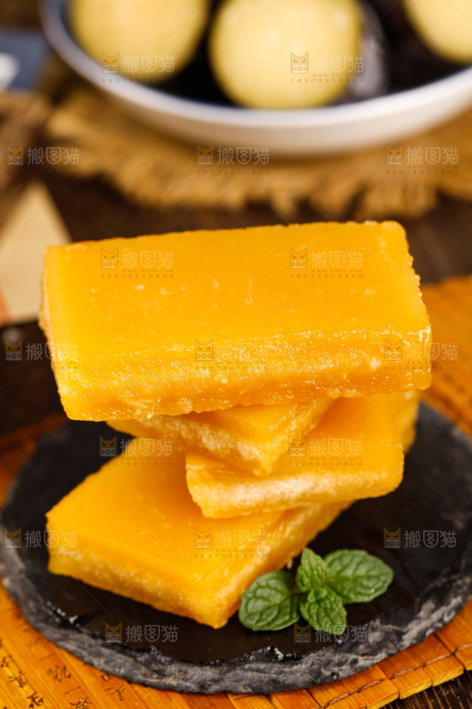 盘子里装着黄糖块