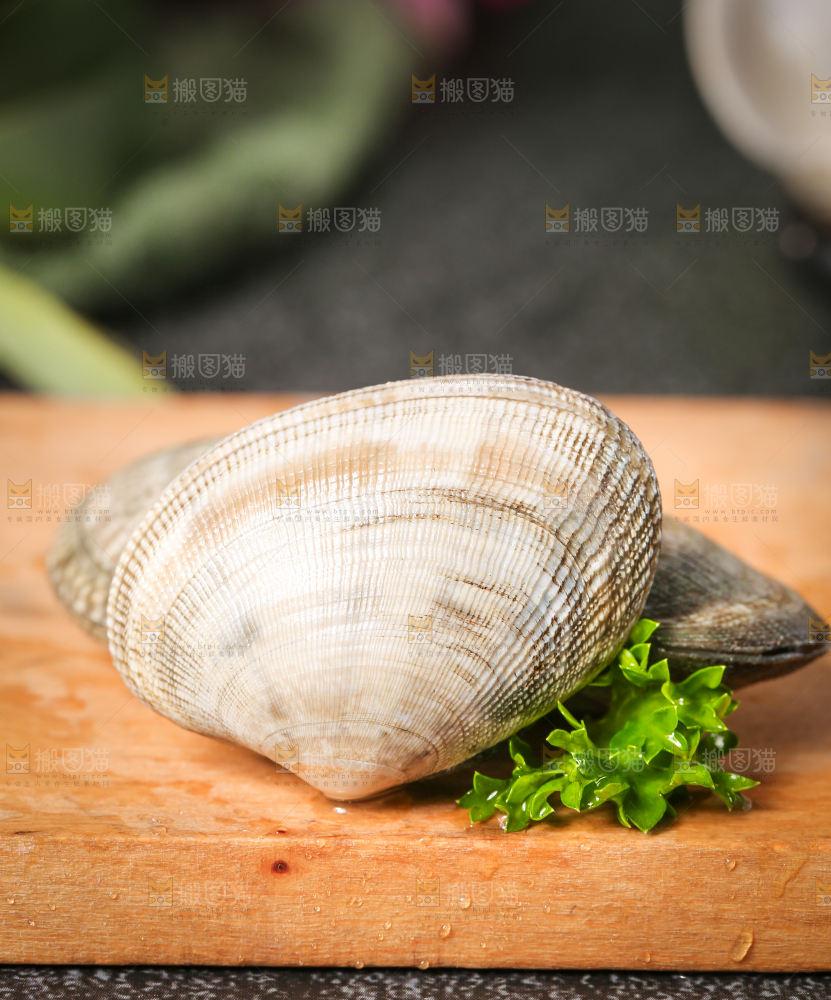 木板上的鲜活花甲