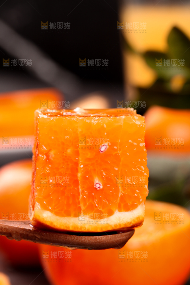 勺子里的沃柑果肉