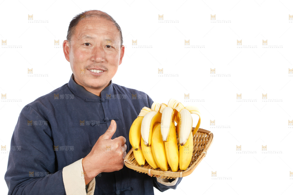 农民手里拿着香蕉