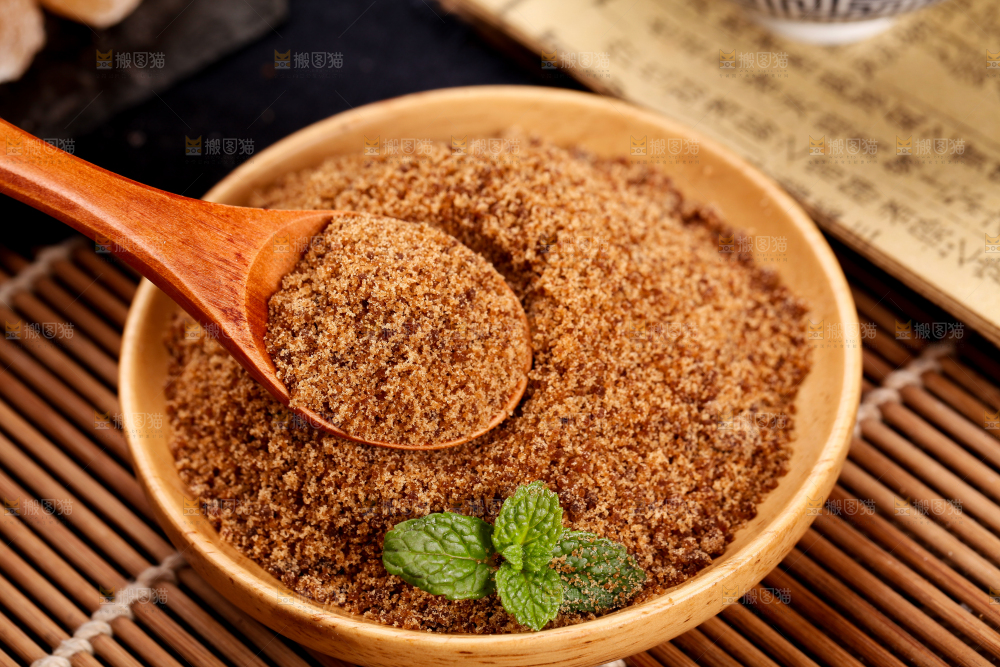 盘子里装着红糖粉