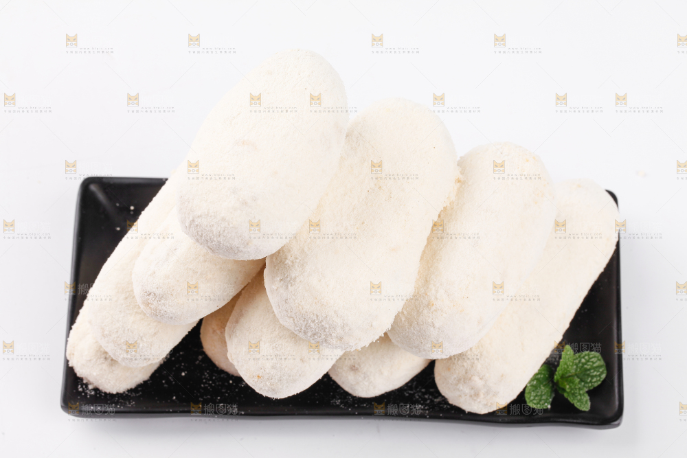 盘子里装着雪枣