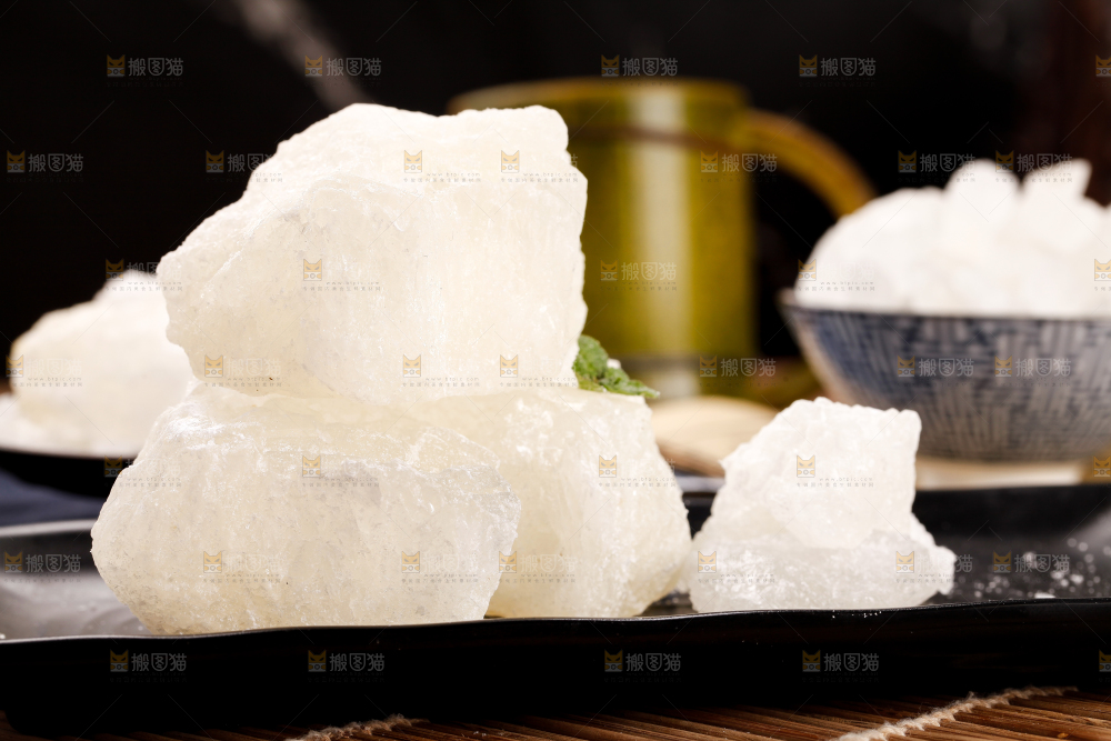 盘子里装着多晶冰糖