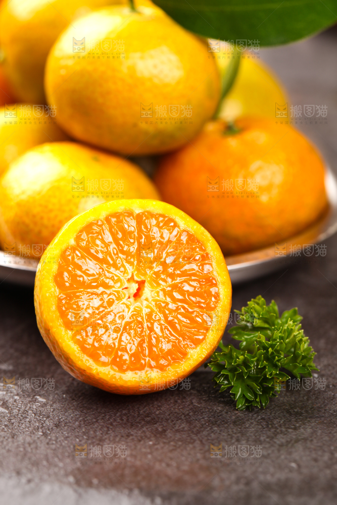 深底上的小蜜桔