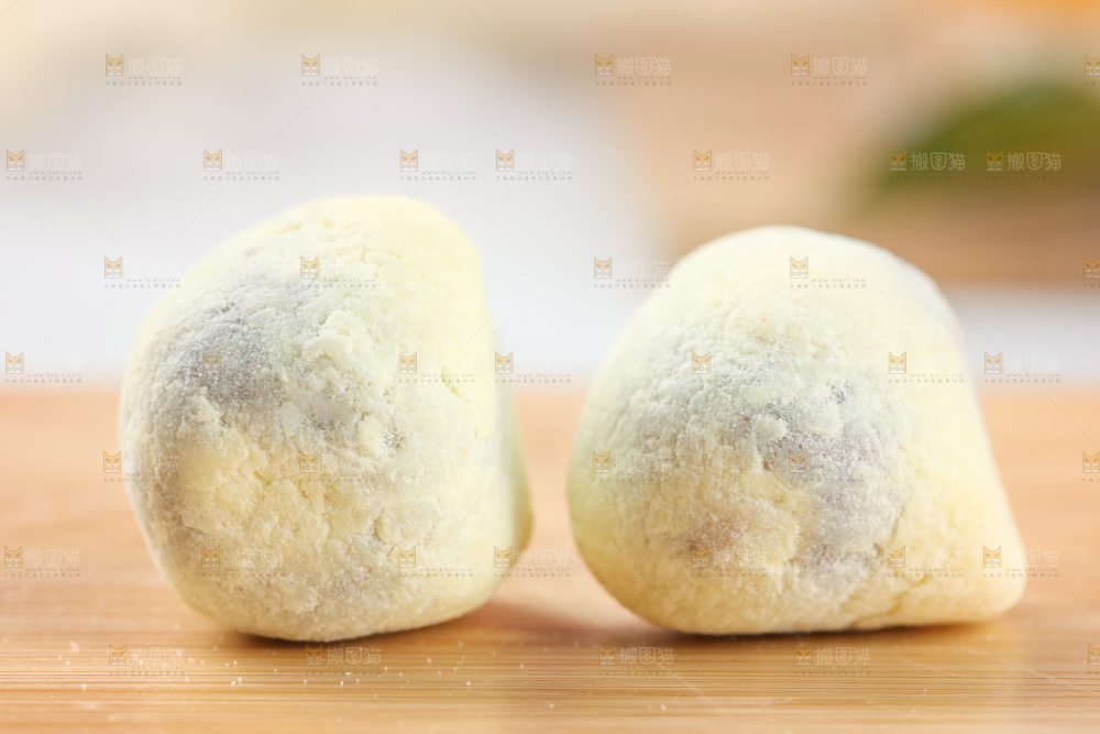 木底上的奶枣