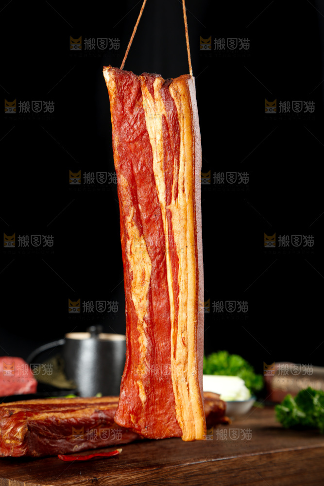 木底上的腊肉
