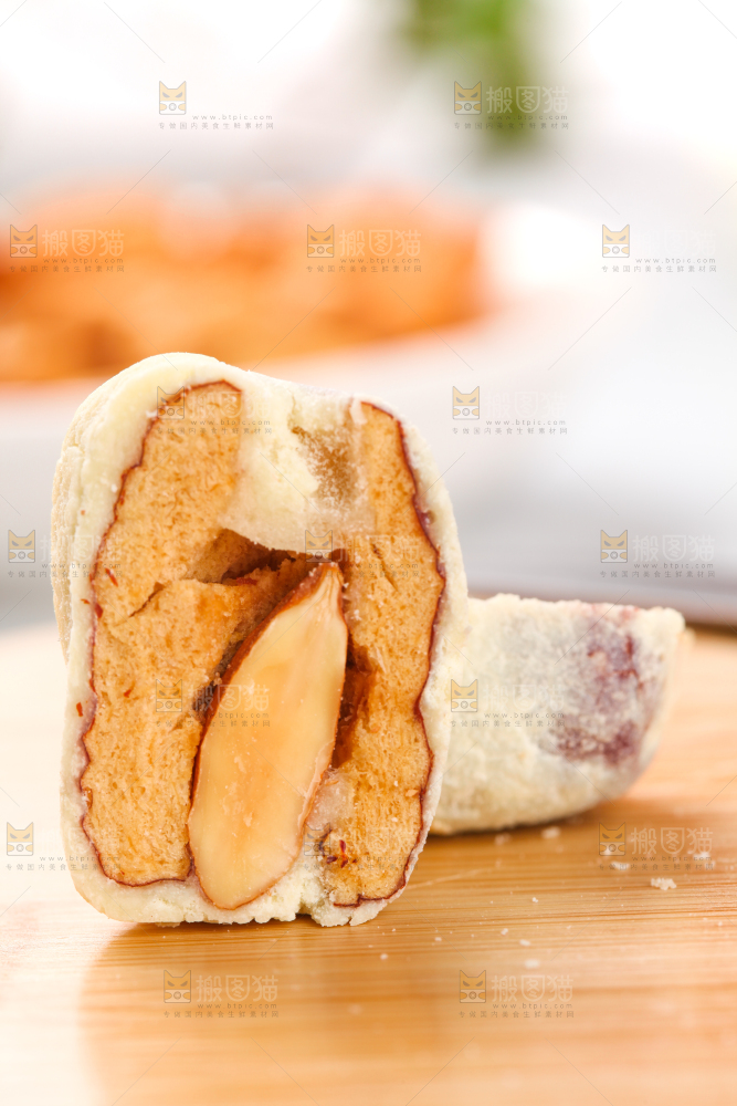 木底上的杏仁奶枣
