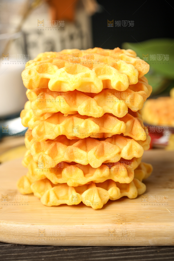 木底上的华夫饼干