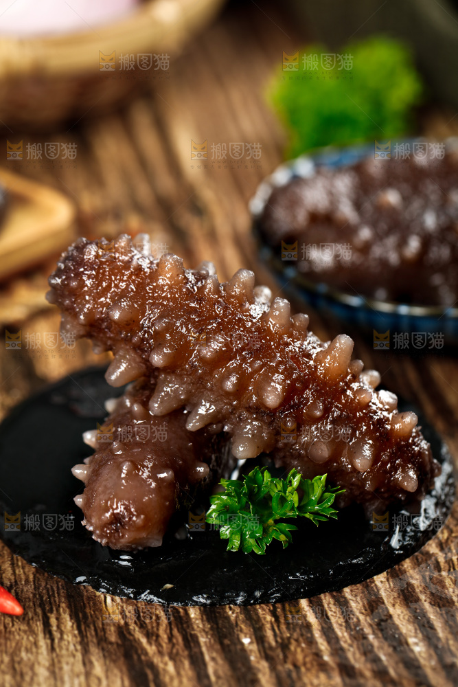黑石板上的海参