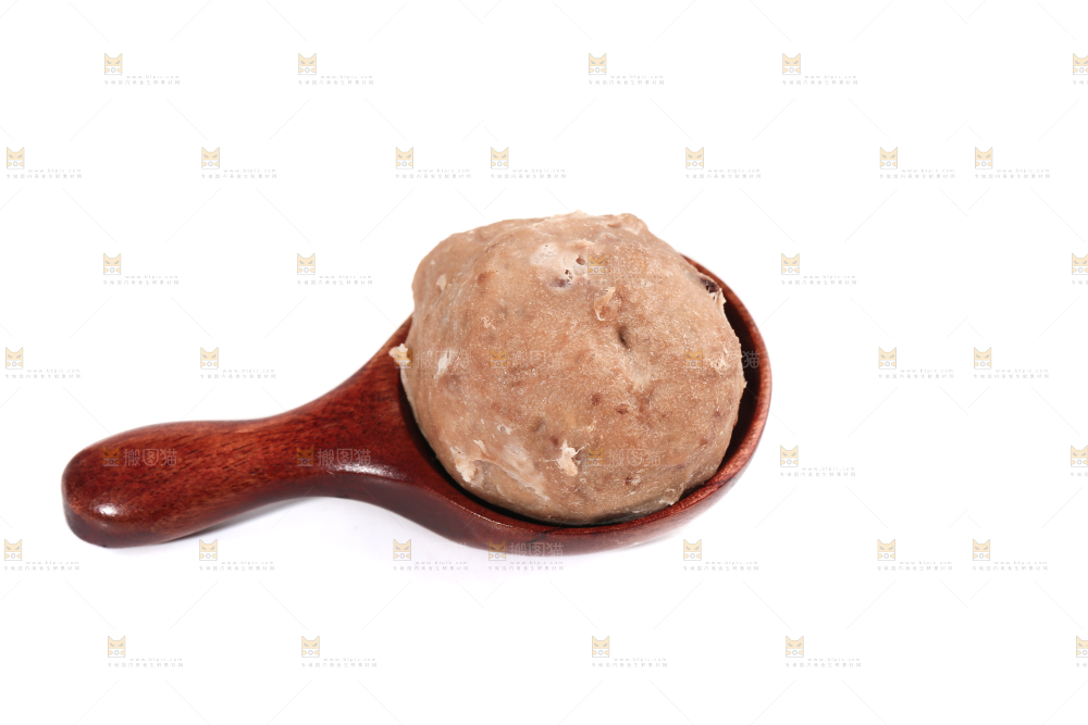 勺子里的牛肉丸