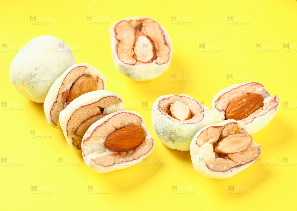 浅底上切开的奶夹心枣