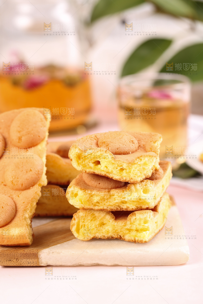浅底上的鸡蛋仔蛋糕