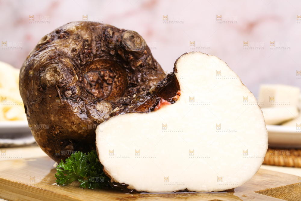 木底上放着魔芋素食