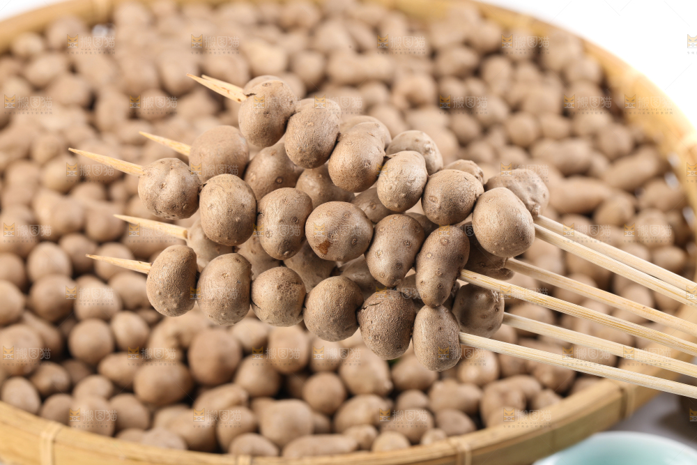 竹签上串着山药豆