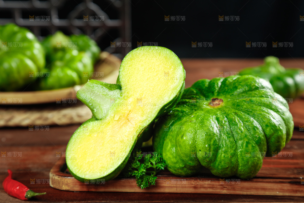 木底摆放着小南瓜