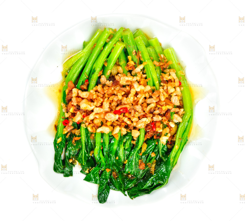 盘子里装着白灼广东菜心