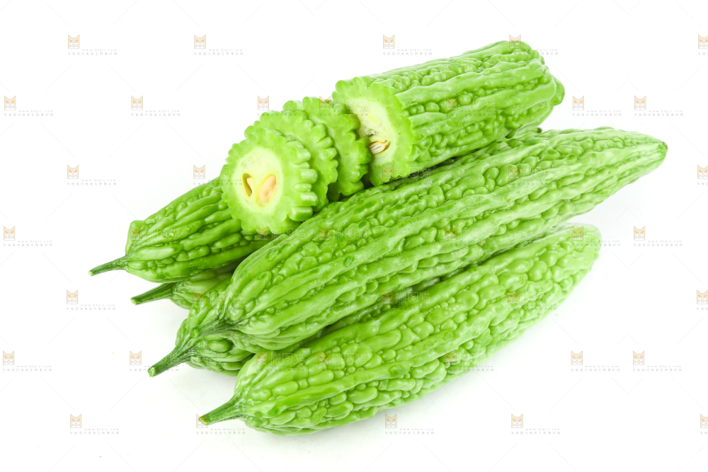 白底上摆放着凉瓜